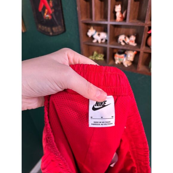 Nike Sportswear Red Sport Essentials Men’s Woven Lined Flow Shorts Medium - Picture 4 of 4